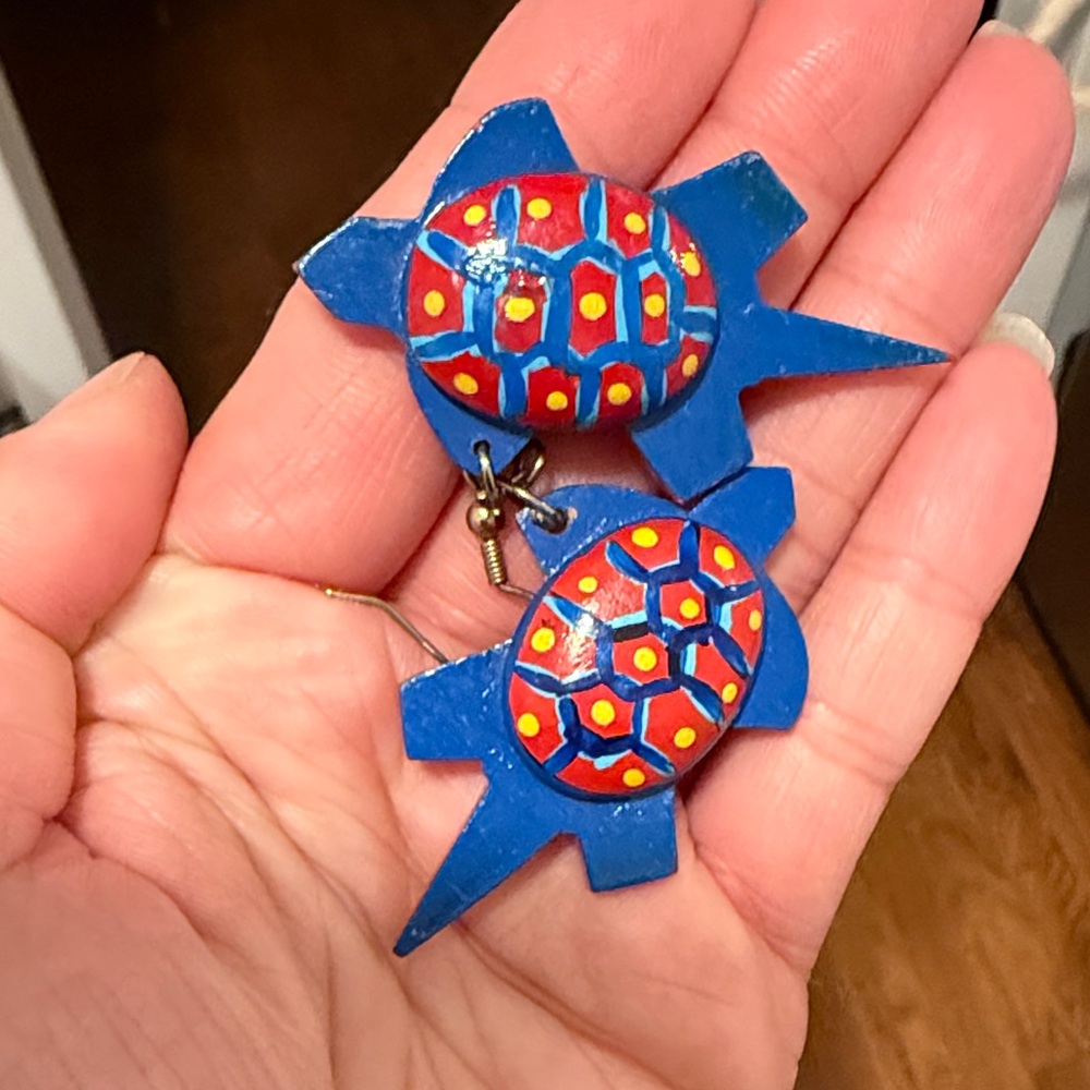 Colorful Turtle Earrings 80s hand painted wood - NOS